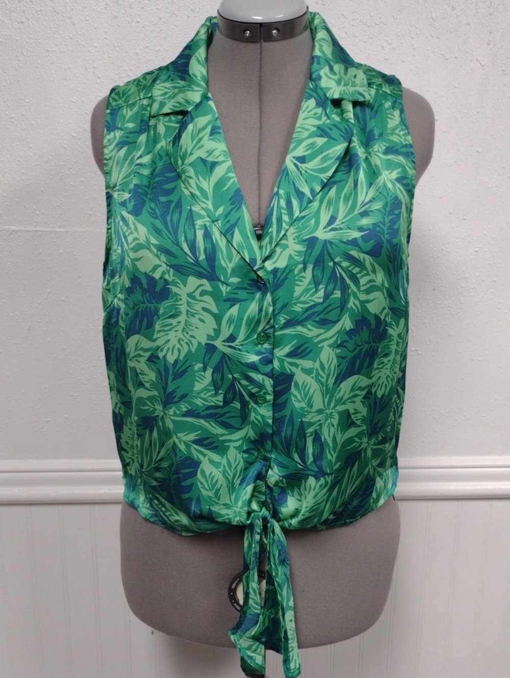 Leaf-Print Tie-Front Camisole - Green